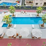 Luxurious & Cosy 1 Bdr, Pool View, 1 Queen Bed