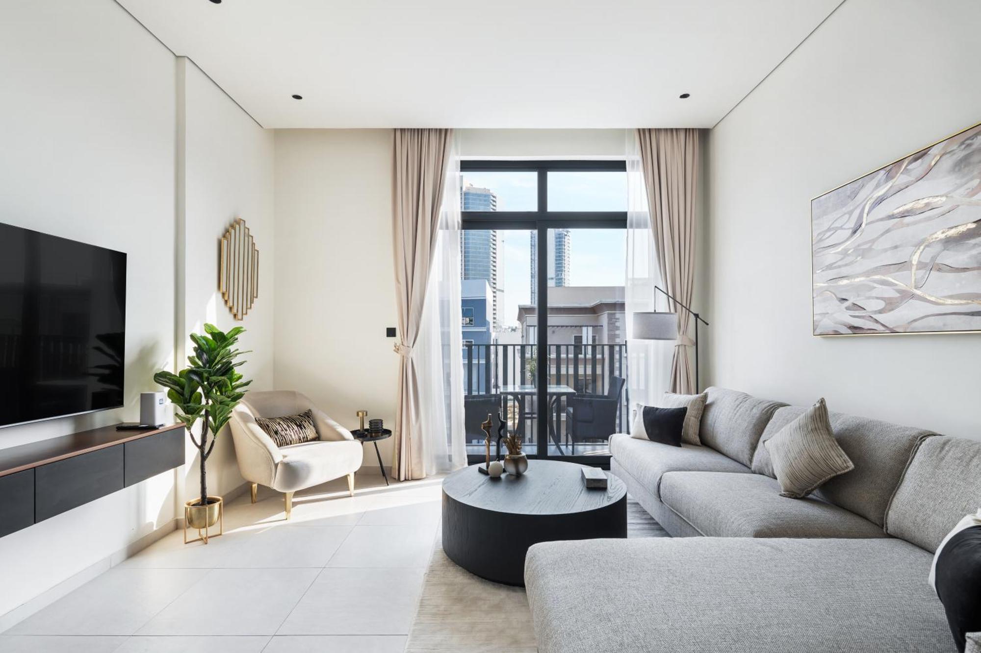 Luxurious & Cosy 1 Bdr, Pool View, 1 Queen Bed Apartment *