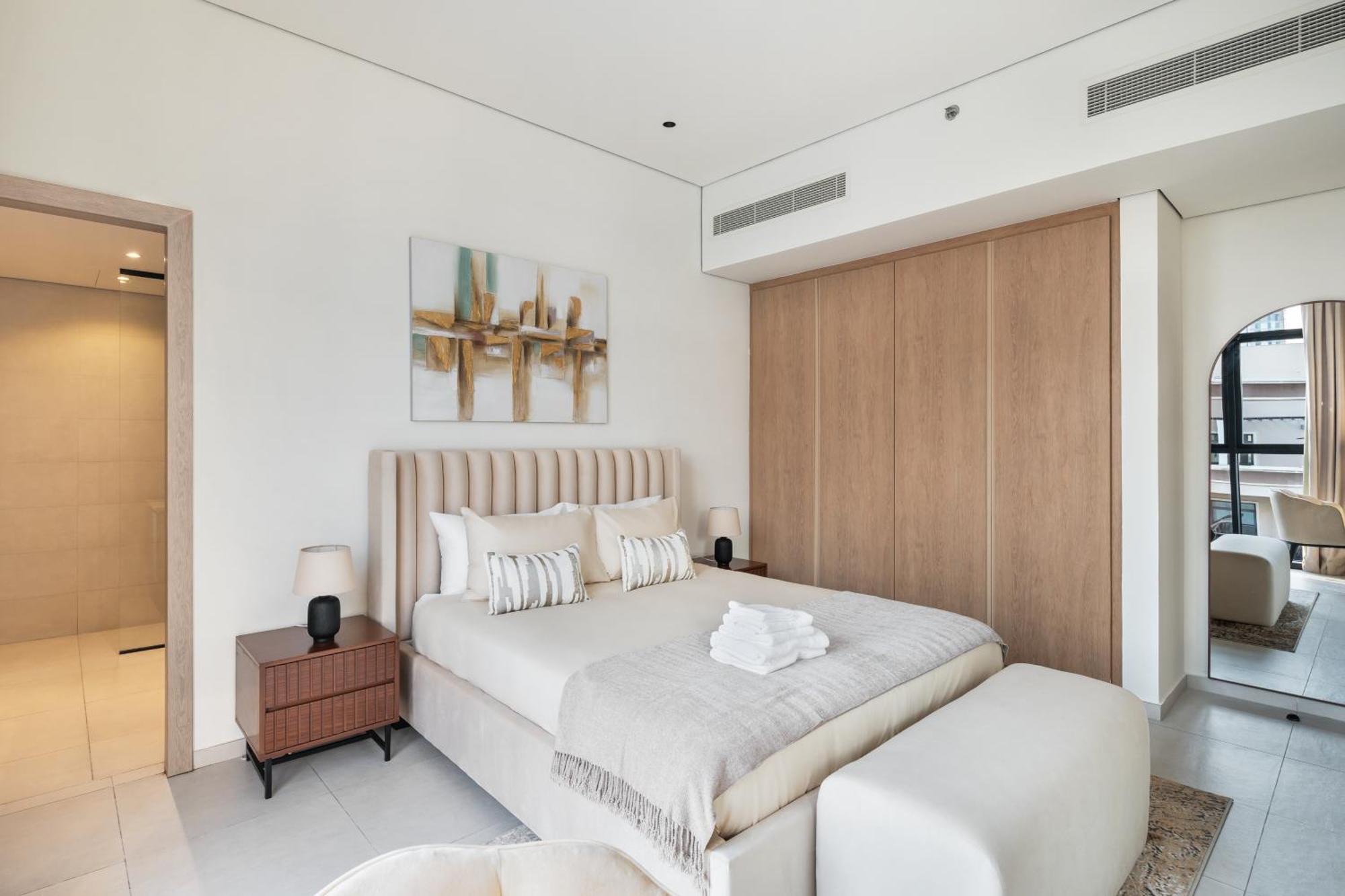 Luxurious & Cosy 1 Bdr, Pool View, 1 Queen Bed * Dubai