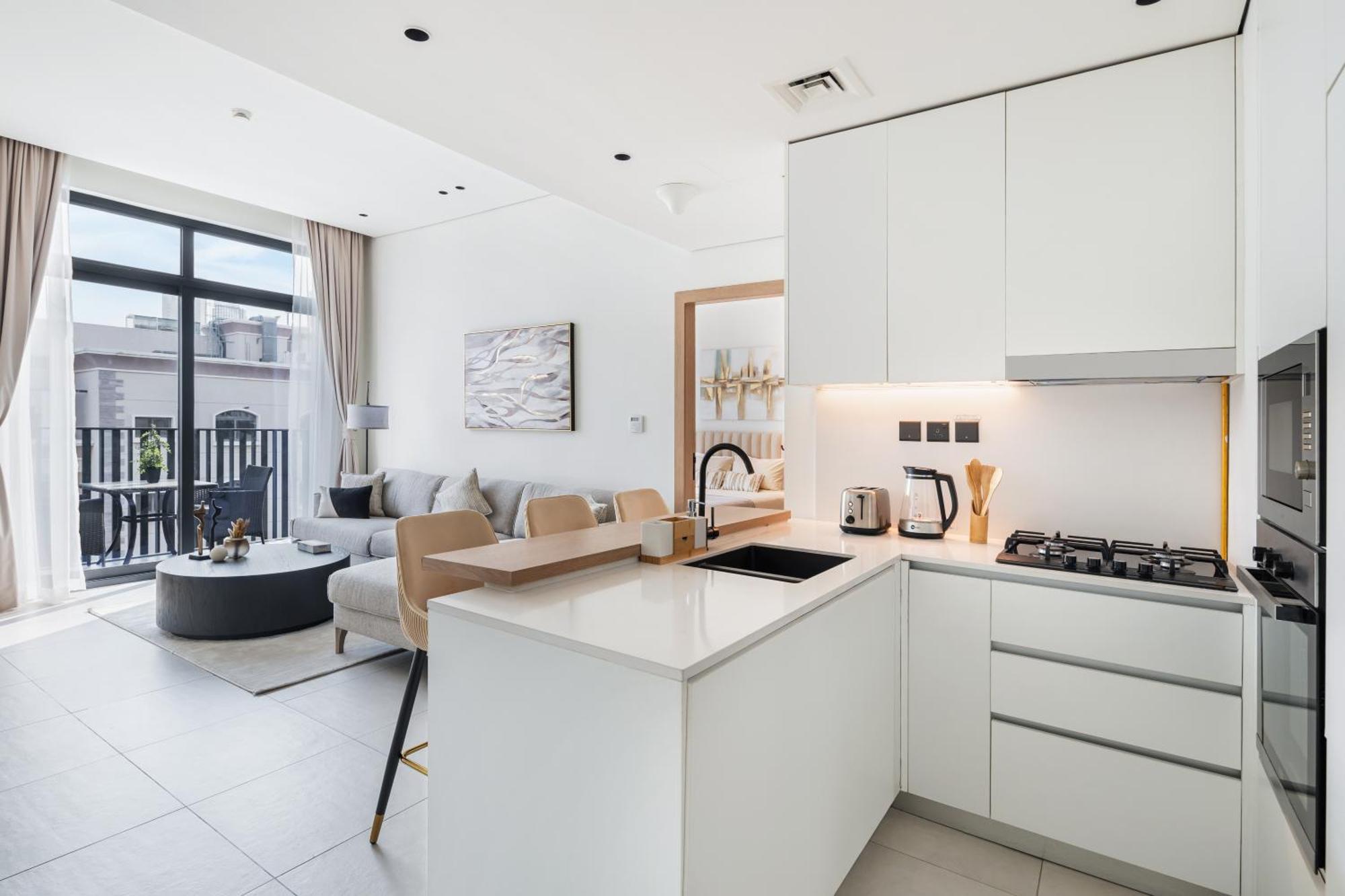Luxurious & Cosy 1 Bdr, Pool View, 1 Queen Bed Apartment